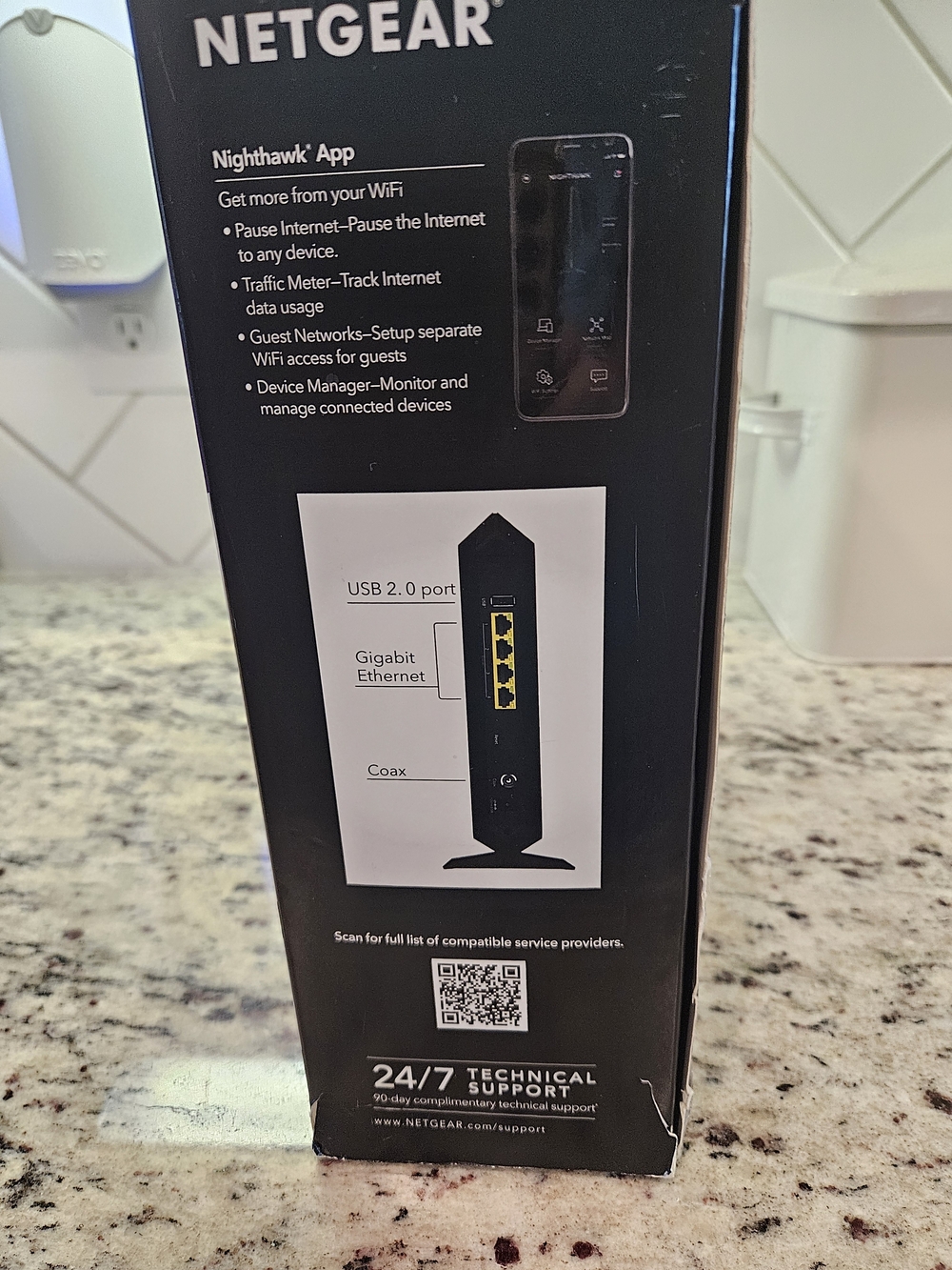 Netgear Nighthawk AC1900 WiFi Cable Modem Router - Picture 4 of 9